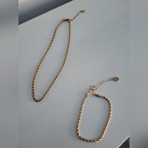 Elegant Gold Necklace and Bracelet Set